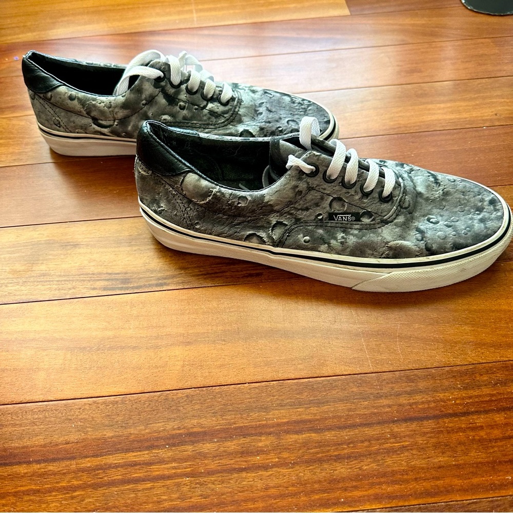 Vans Moon Crater Print Men Size 8 Women Size 9.5 Gray Shoes Sneakers new laces.